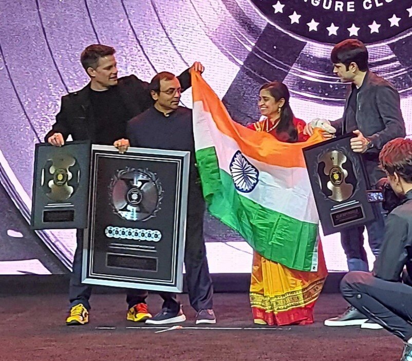 Parthiv Shah on stage accepting the Two Comma Club award
